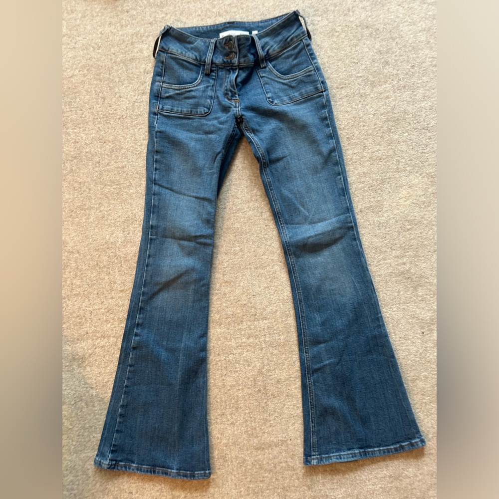 Subdued double button low waist